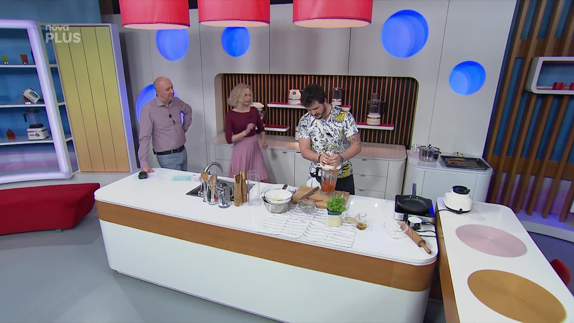 Vaříme s Romanem: Jak připravit domácí těstoviny s kečupem a parmezánem?