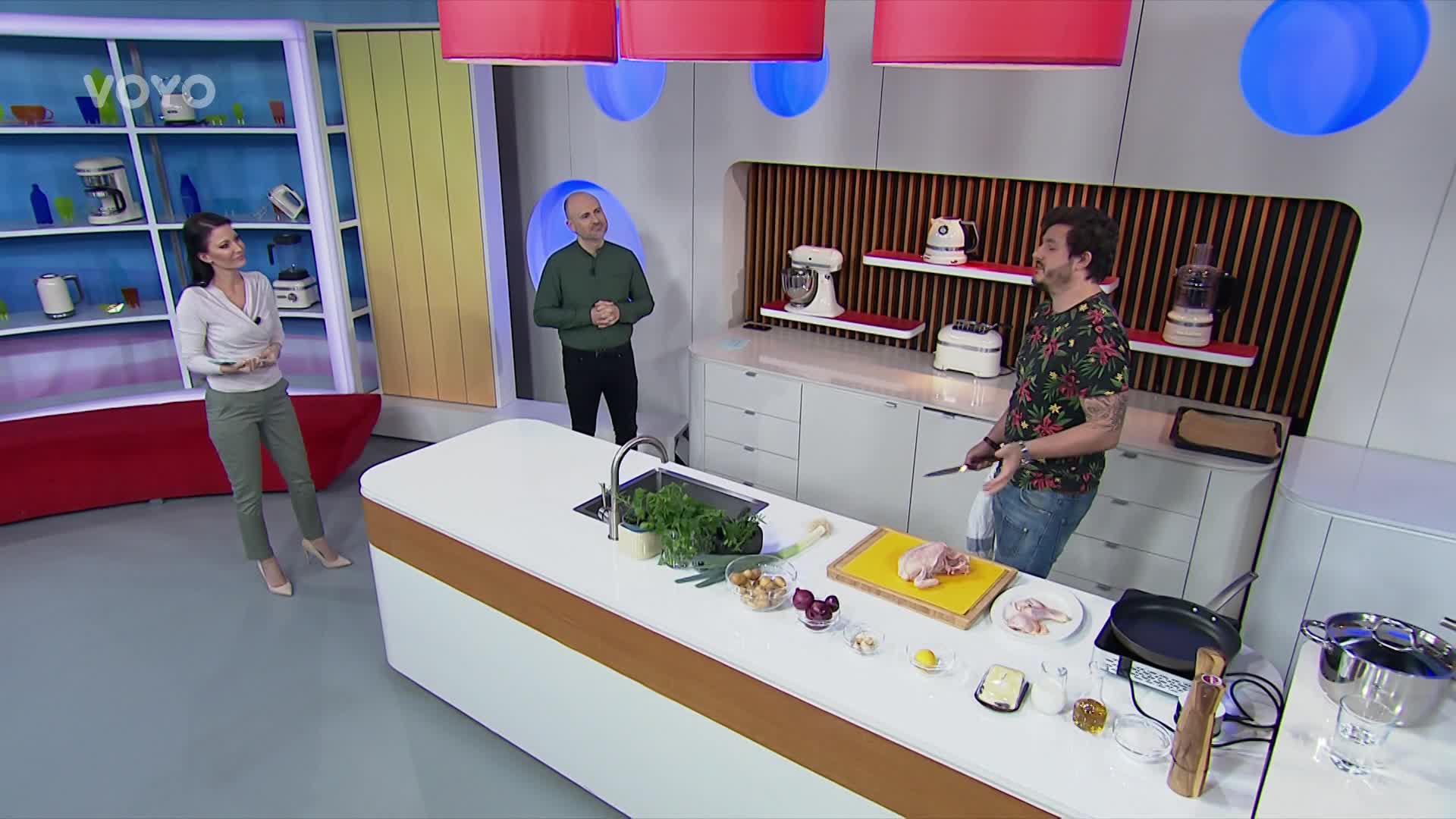 Vaříme s Romanem: Jak správně vykostit a naložit kuře?