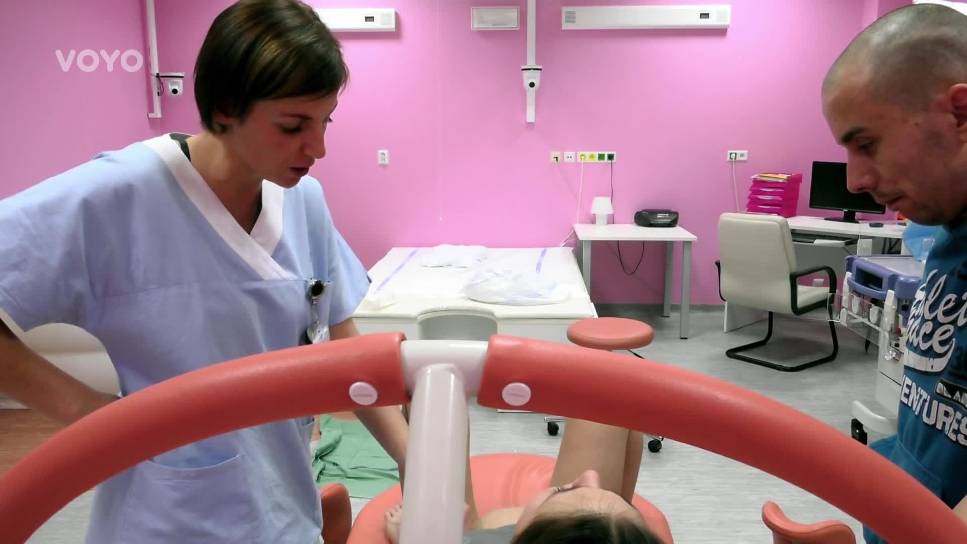Vzteklý otec nezvládl pohled na trpící partnerku. Obul se do sestry!