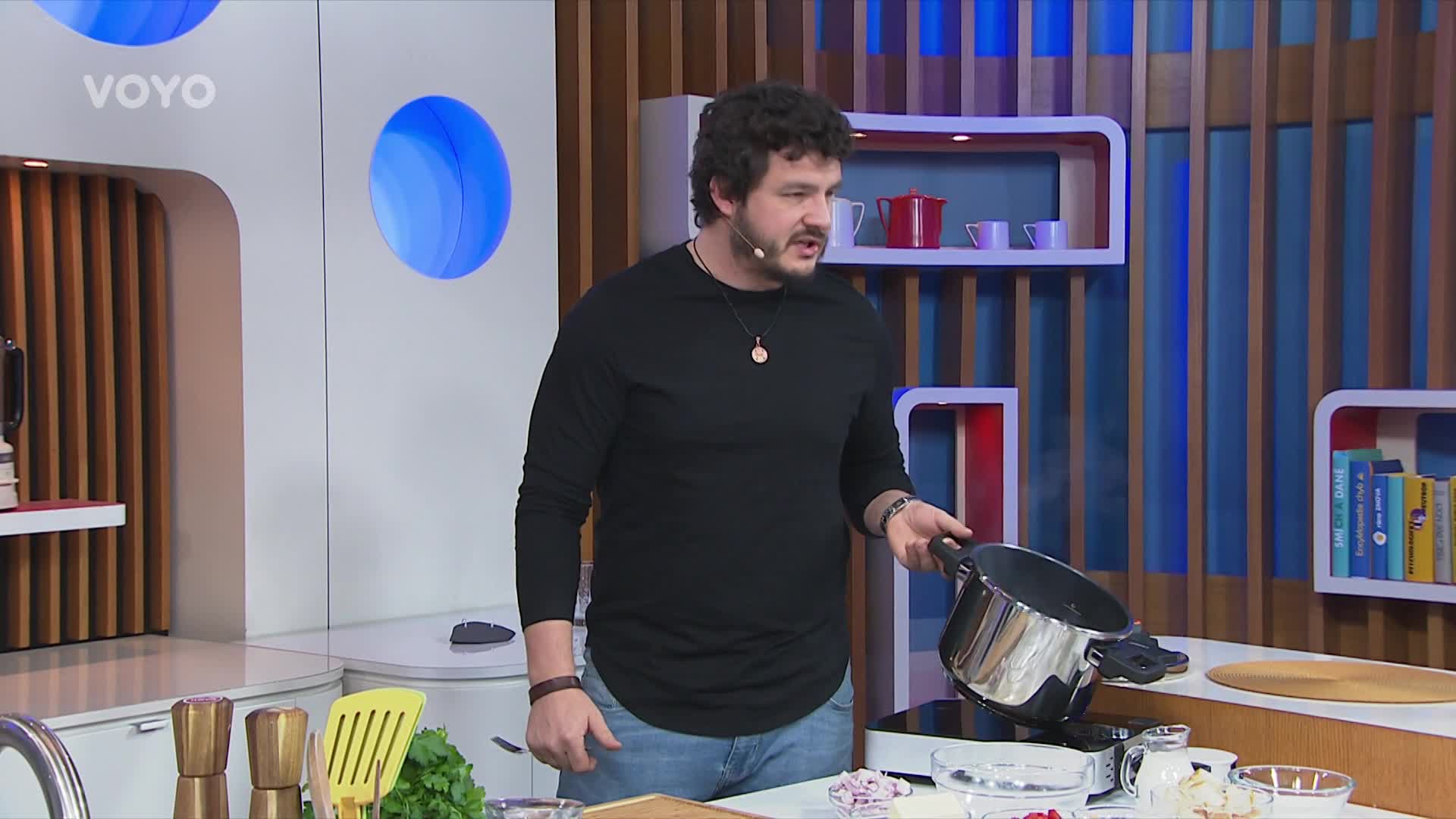 Roman prozradil tajemství profesionálních kuchařů! Proč nepoužívají vařečku?