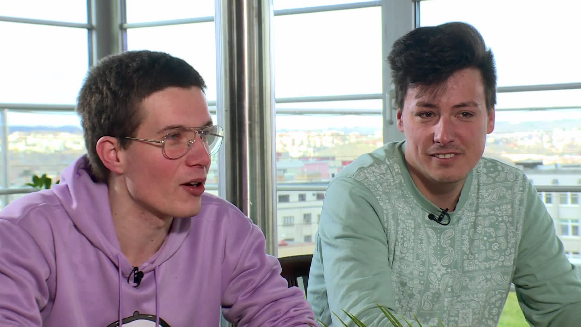 Tohle Matěj Stropnický nečekal! Co ho dostalo mezi osmi očima do kolen?