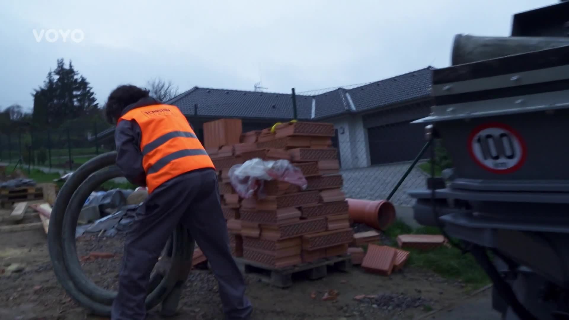 Na operaci ramene stále nedošlo. Co Richardovi brání?