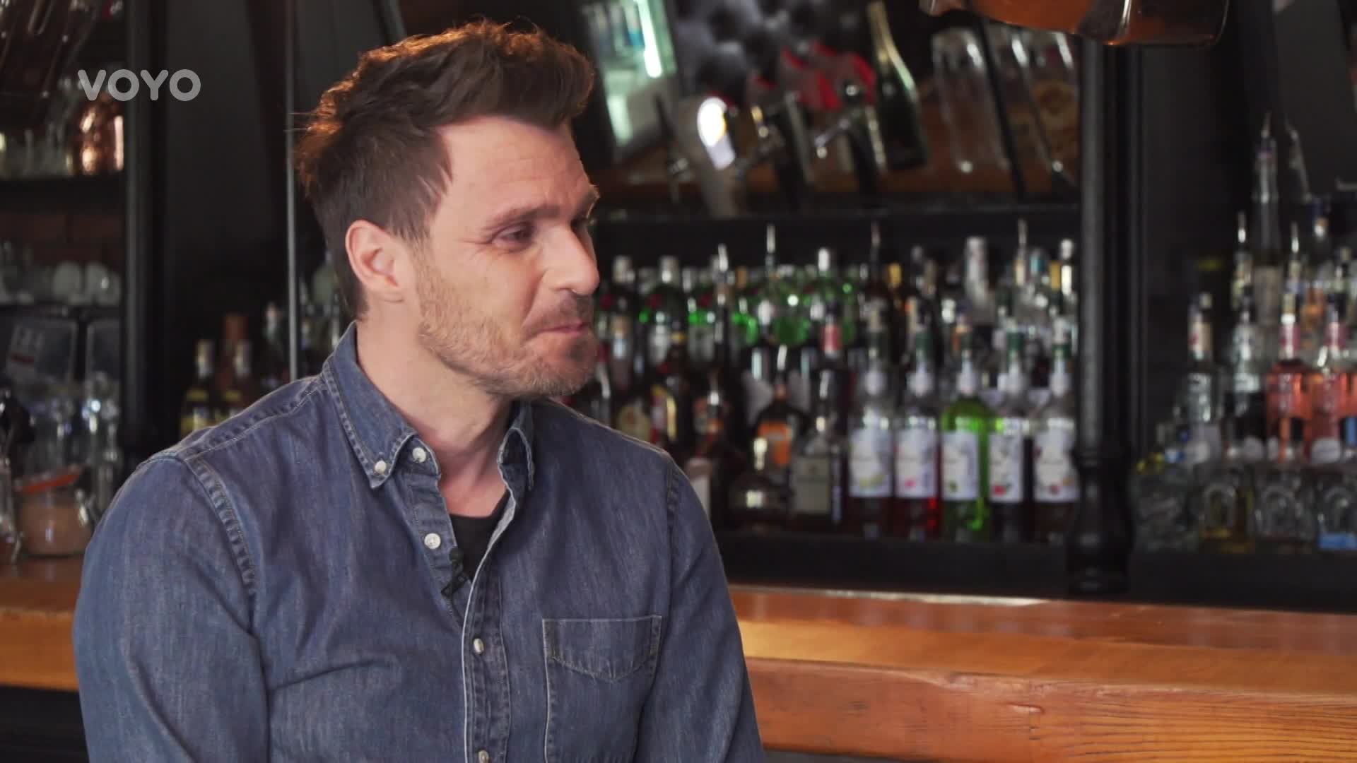 Leoš Mareš odpovídal na záludné otázky na tělo! Zažil někdy sex po telefonu?