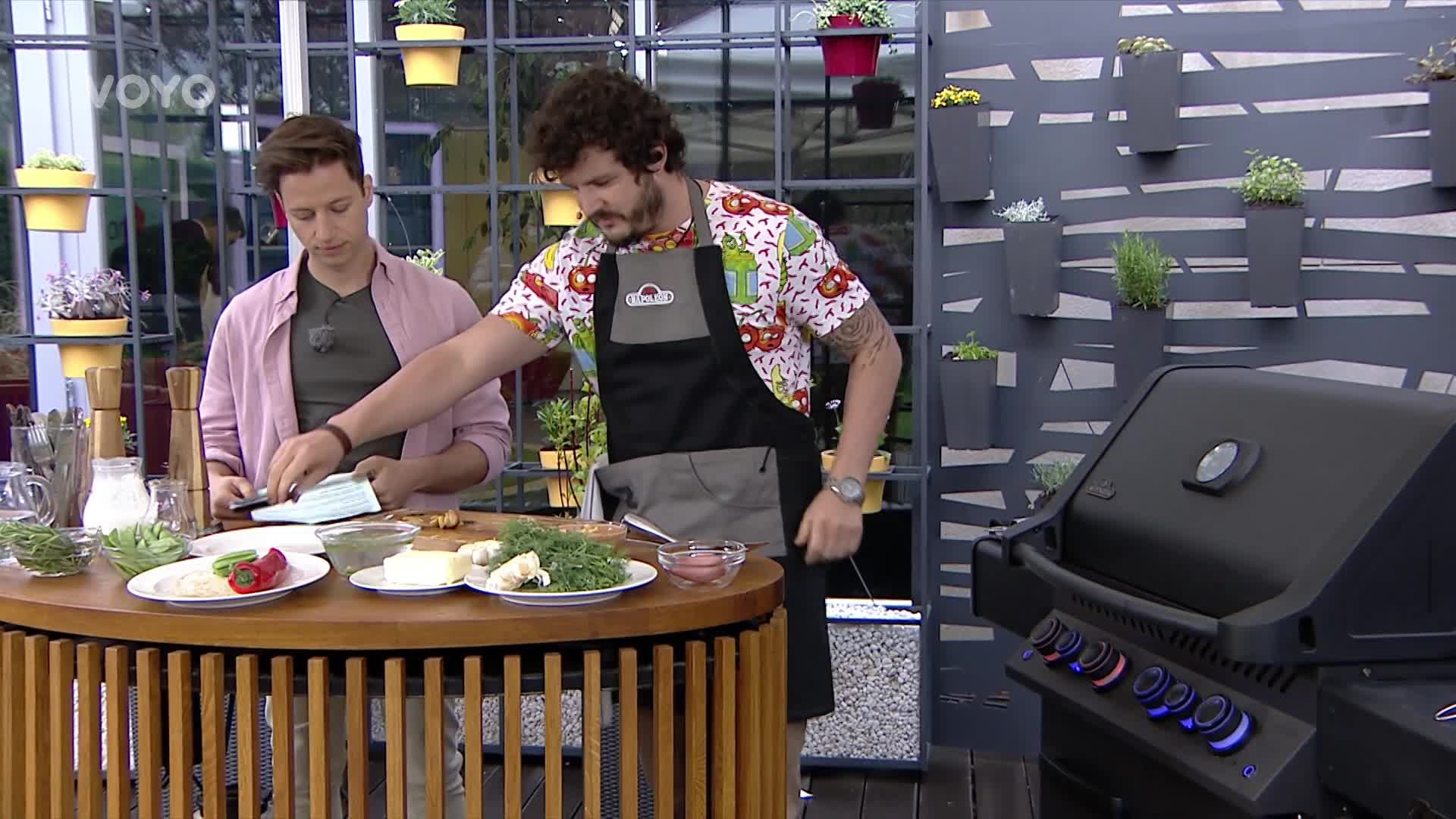 Vaříme s Romanem: Jak na steak z tuňáka s paprikovou salsou?