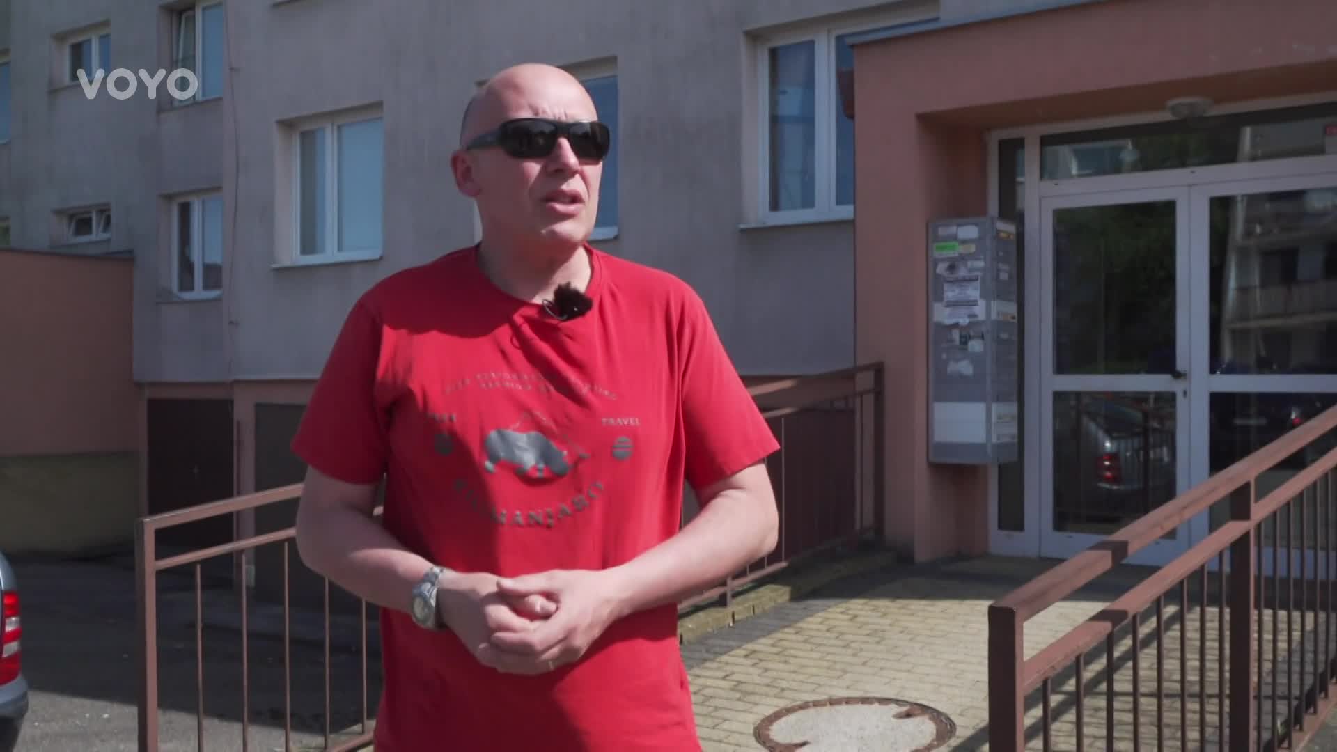 Robert Jašków s Nadací Nova pomáhají: Počítačem udělali radost rodině v nouzi!