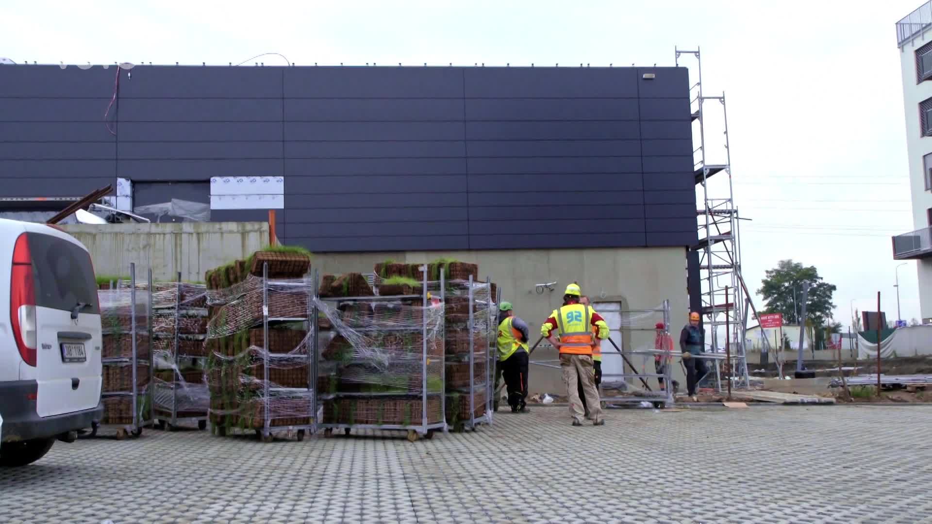 Šéf náhodou odhalí šokující pravdu. V jeho firmě se krade!