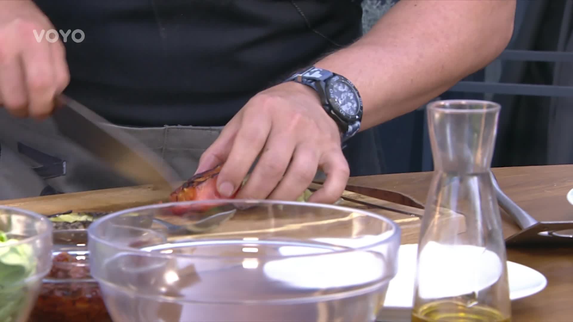 Vaříme s Romanem: Jak na grilovaný lilek s čočkou a tatarákem z rajčat?
