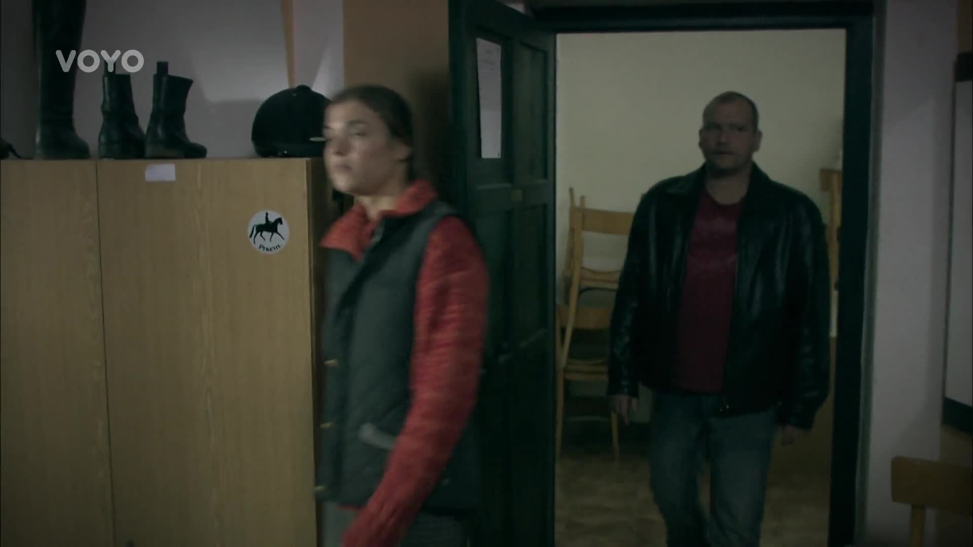 Oliver vyrazí na místo činu! Co najde v šatně mrtvé ženy?