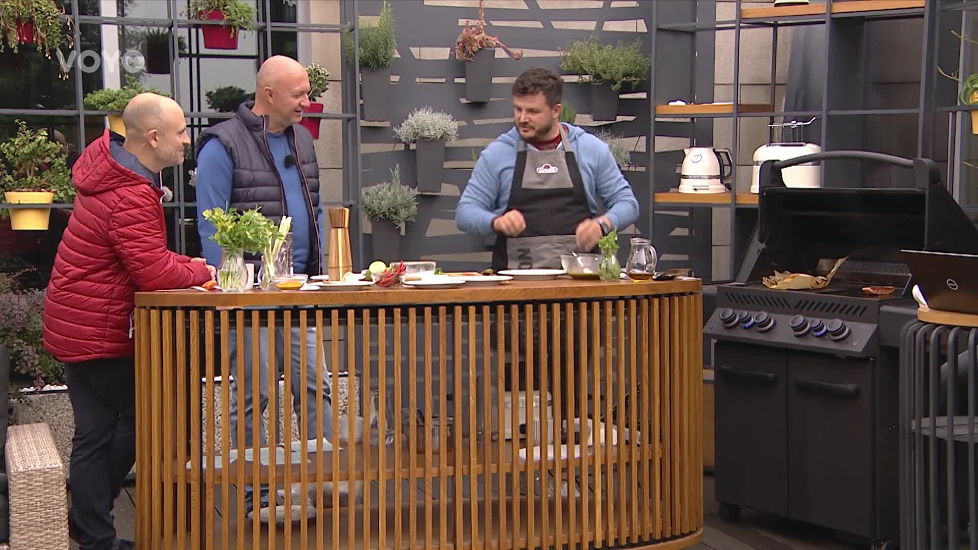 Vaříme s Romanem: Jak na grilovaného lososa s kurkumovou rýží a mátovým olejem?
