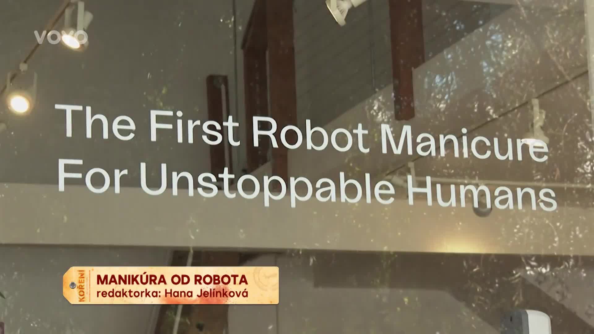 Manikúra od robota? Zákaznice salónu si tuto novinku nemůžou vynachválit!