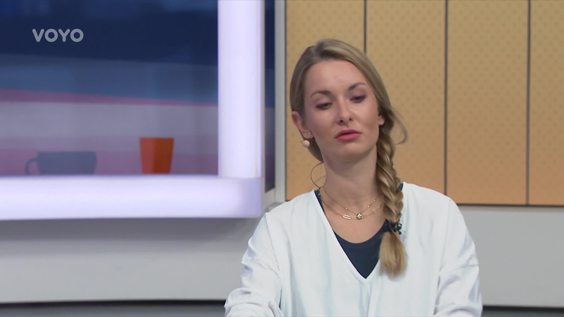 Cvičení se Snídaní: Jak protáhnout celé tělo a zároveň zpevnit paže?