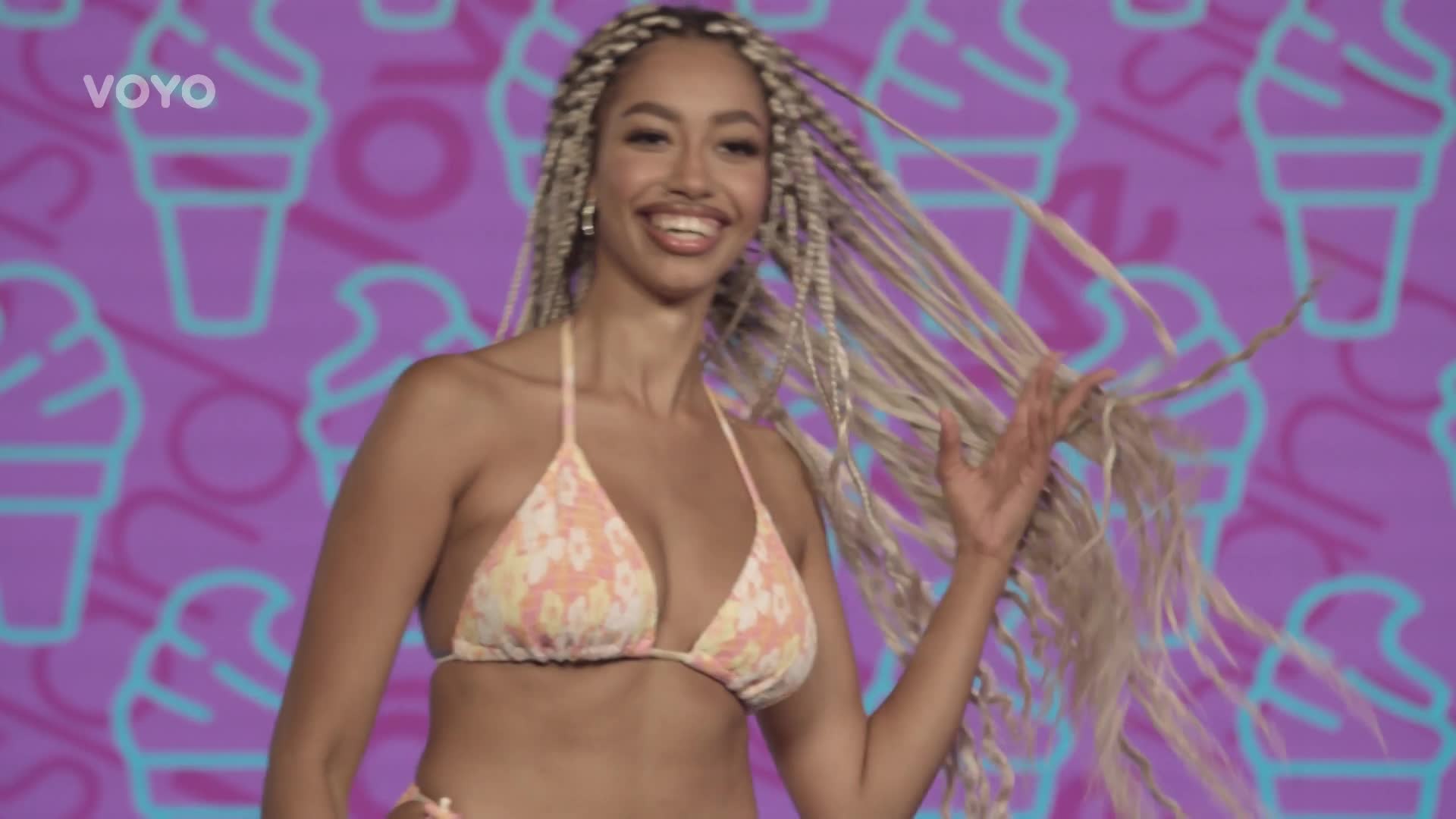 Love Island medailonky - Aisha