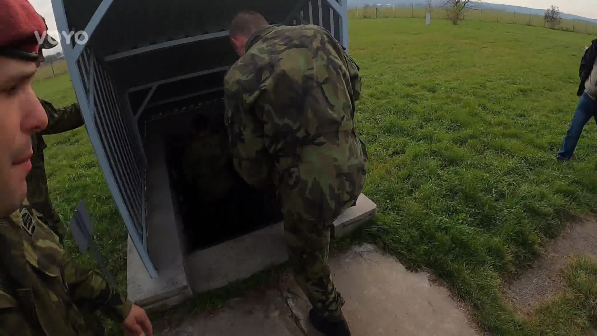 Jak probíhá výcvik elitní vojenské jednotky? Účastníci si sáhnou na úplné dno!