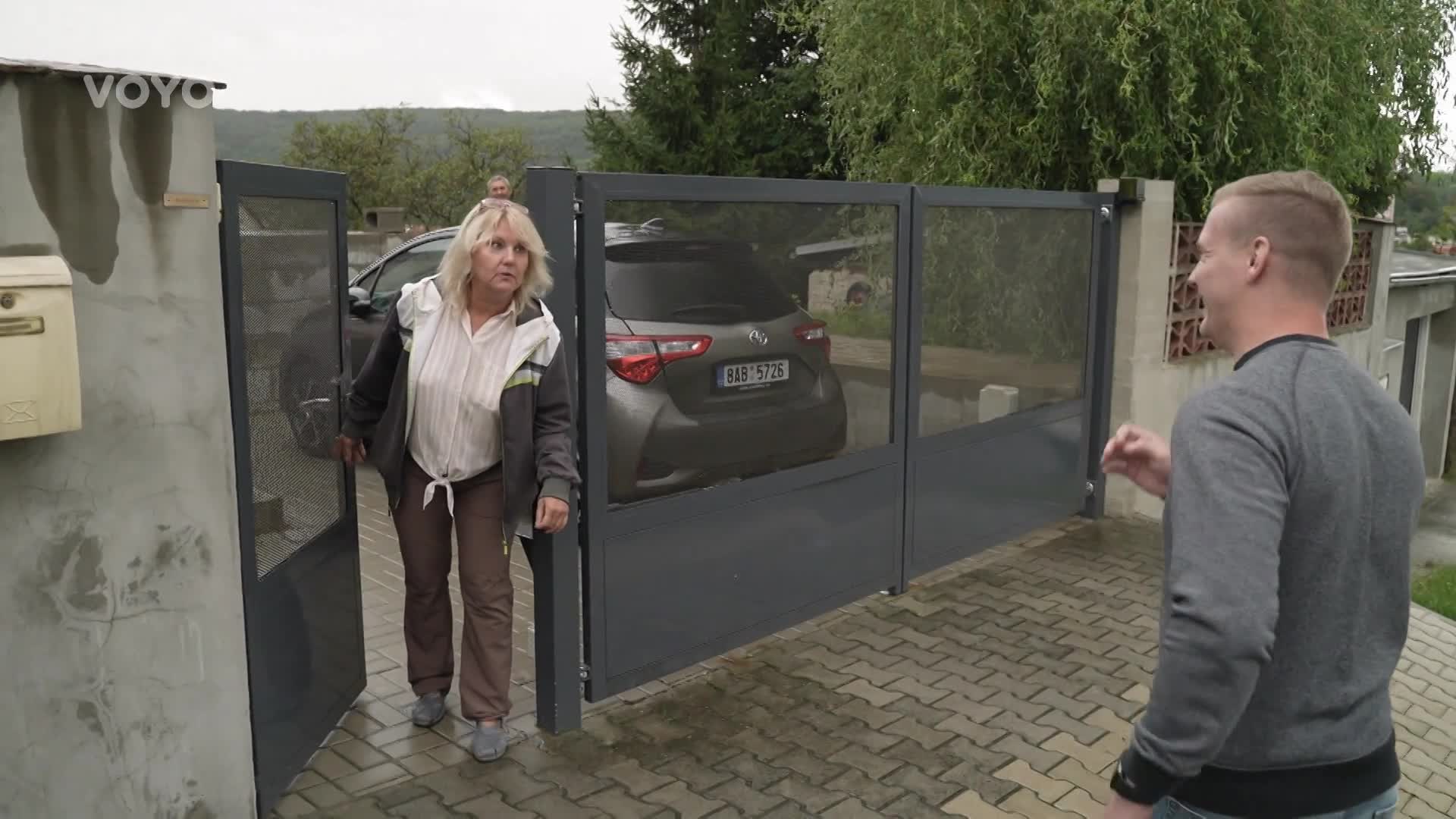 To si David za rámeček nedá! Co mu hned ve dveřích vpálí jeho máma?