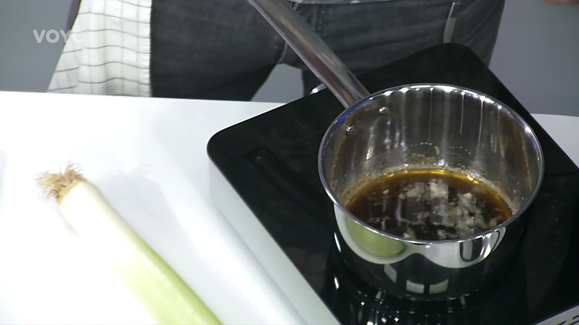 Vaříme s Romanem: Jak na srnčí hřbet s omáčkou demi-glace a žloutkovou emulzí?