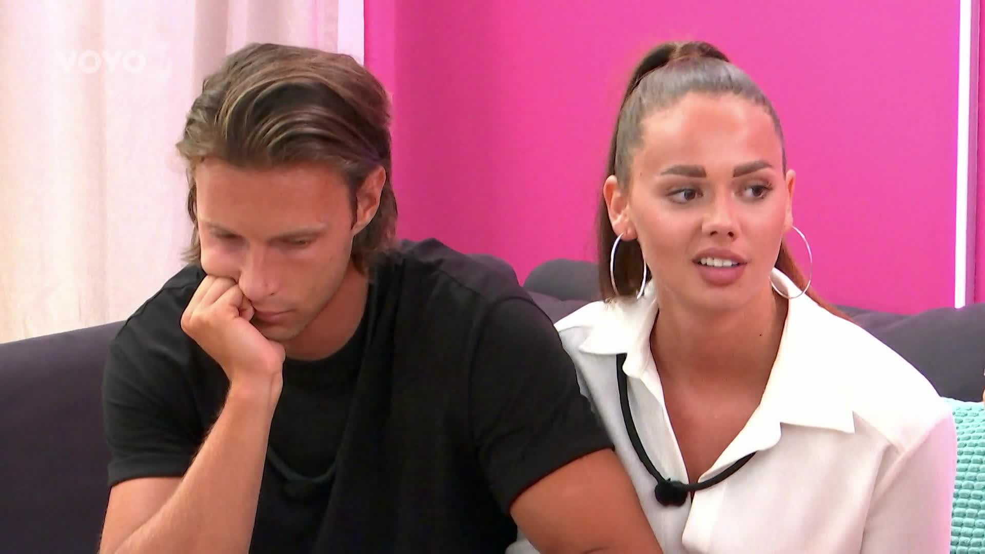 Smutek po odchodu Sama a Naomi: V čem mají ostrované jasno?