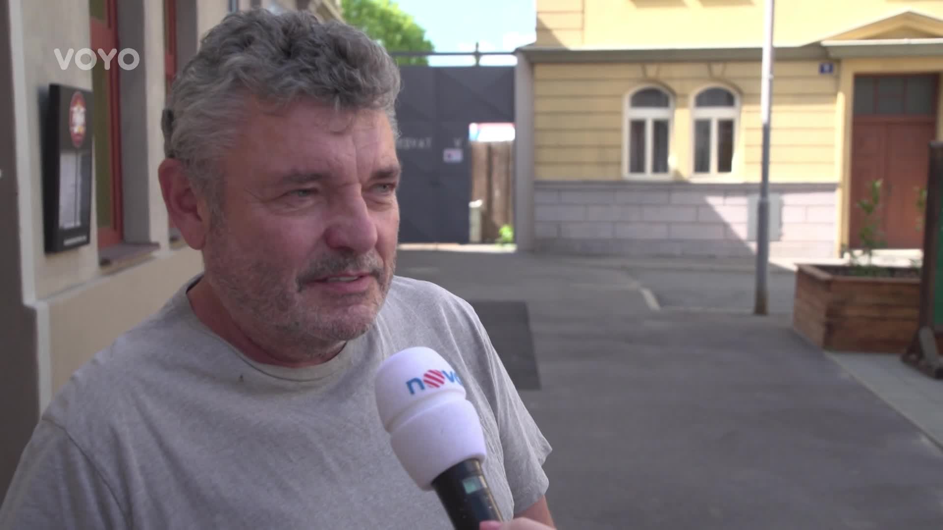 Tatínek mu poslal zprávu z nebe! Jak představitel Miloše k psaní básní přišel?