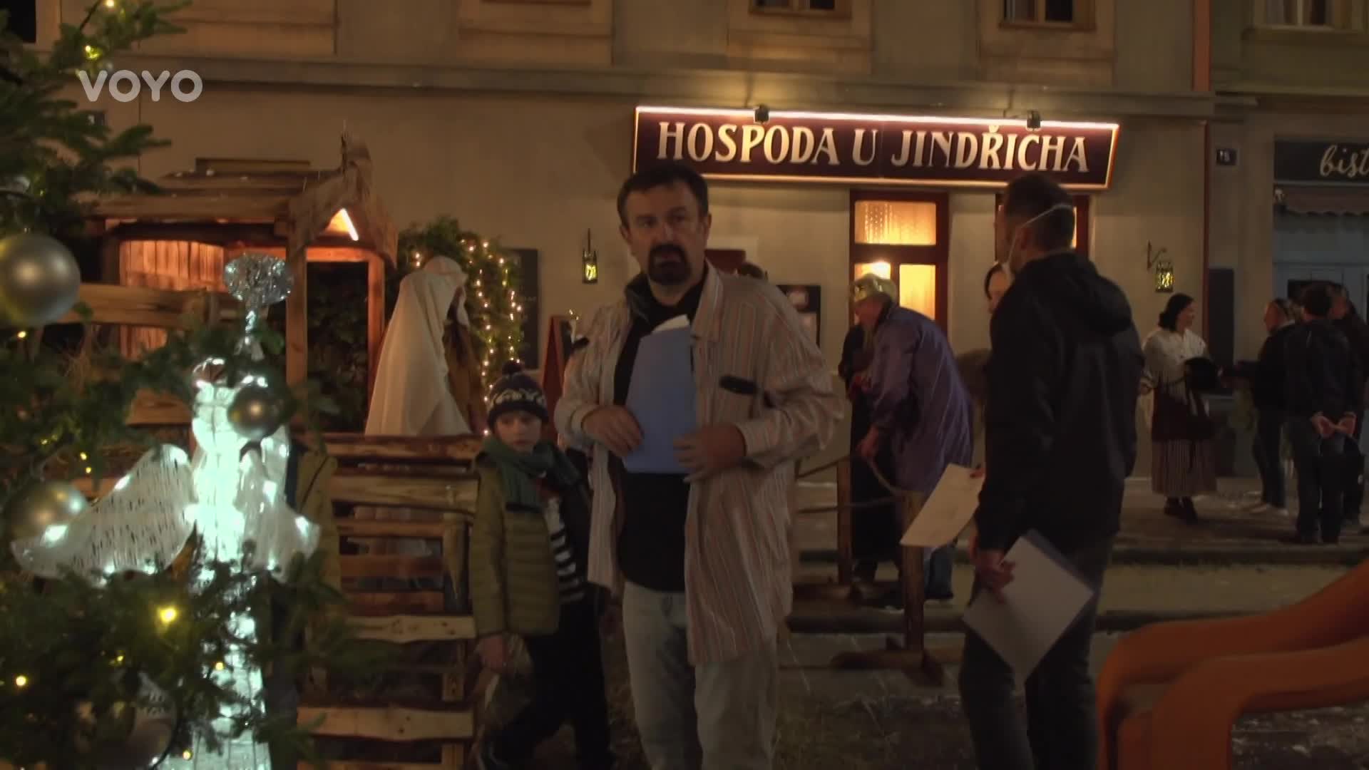 Vánoce s Ulicí: Podívejte se, jak probíhalo natáčení štědrovečerního dílu!