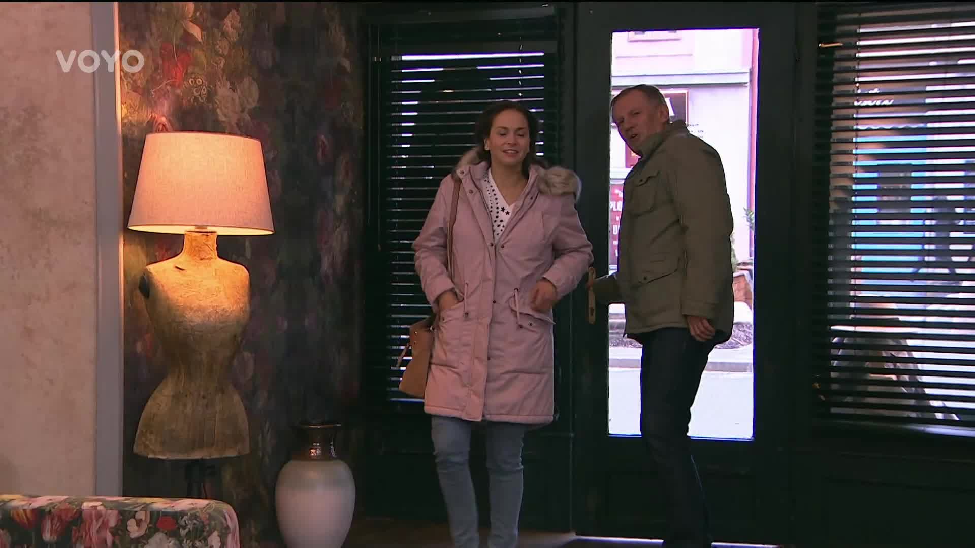 Vanda zavítá s Evženem do salonu. Co si před Verčou neodpustí?