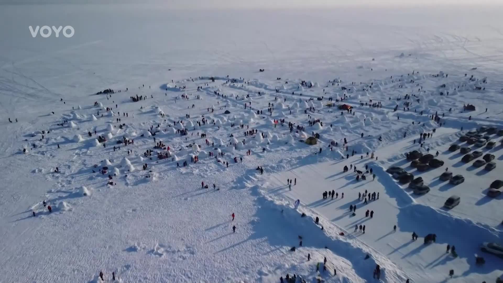 Jak správně postavit iglú? Porotci soutěže v Rusku mají přísná kritéria!