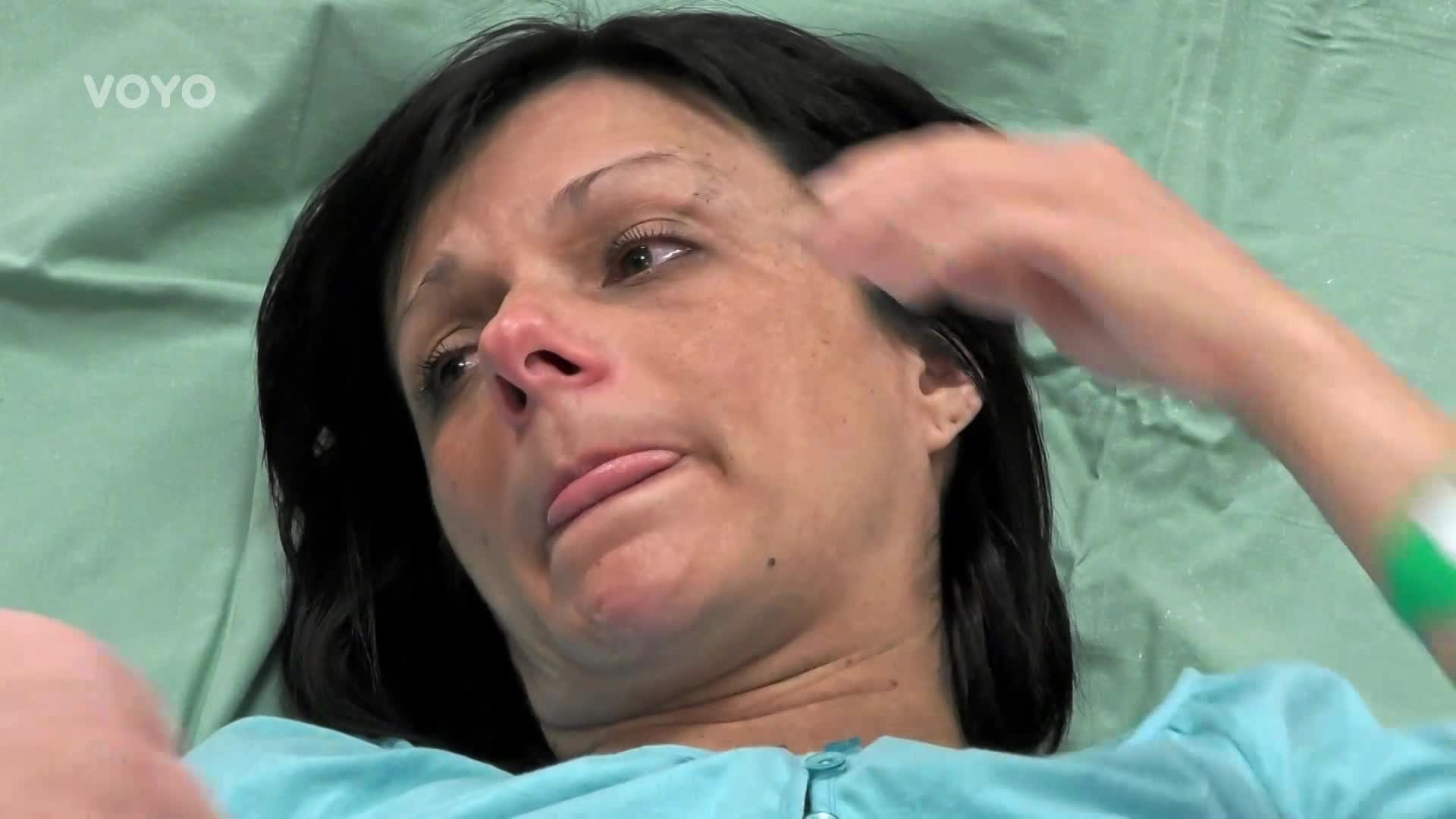 Velké obavy z třetího císařského řezu: Bude mladší partner mamince oporou?