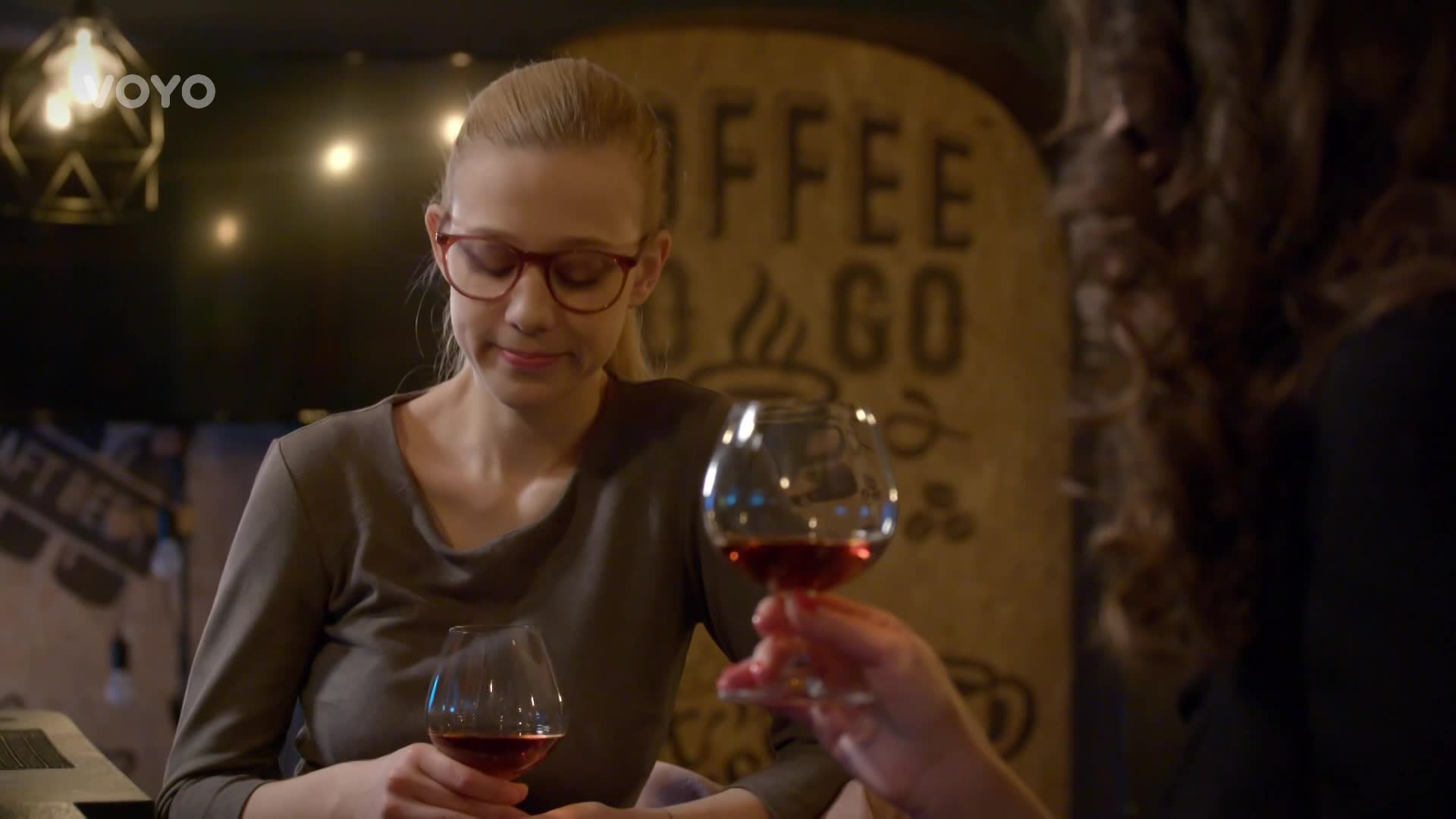 Lekce flirtování pro Dominiku: Koho sbalí?