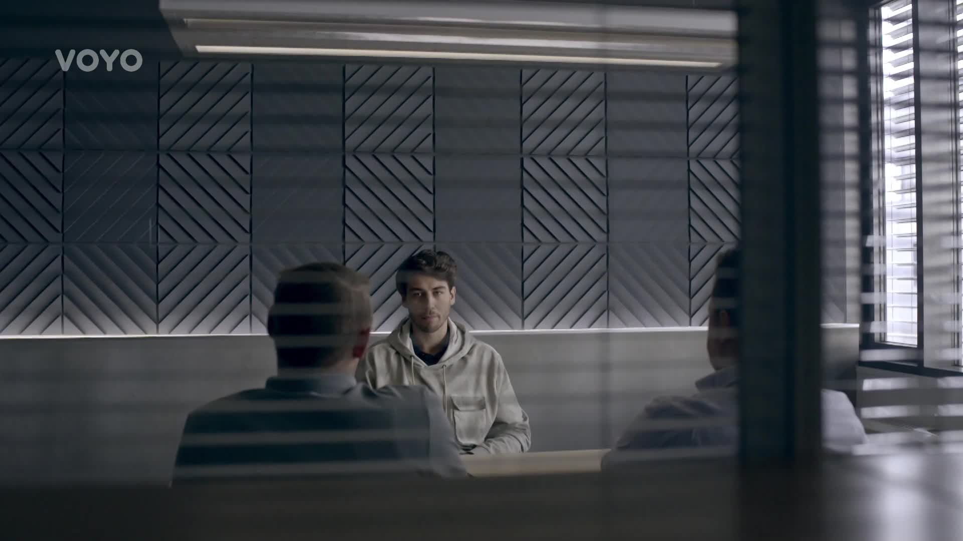Vražda v sebeobraně? Bodyguard při výslechu názorně ukáže, jak k tomu došlo!
