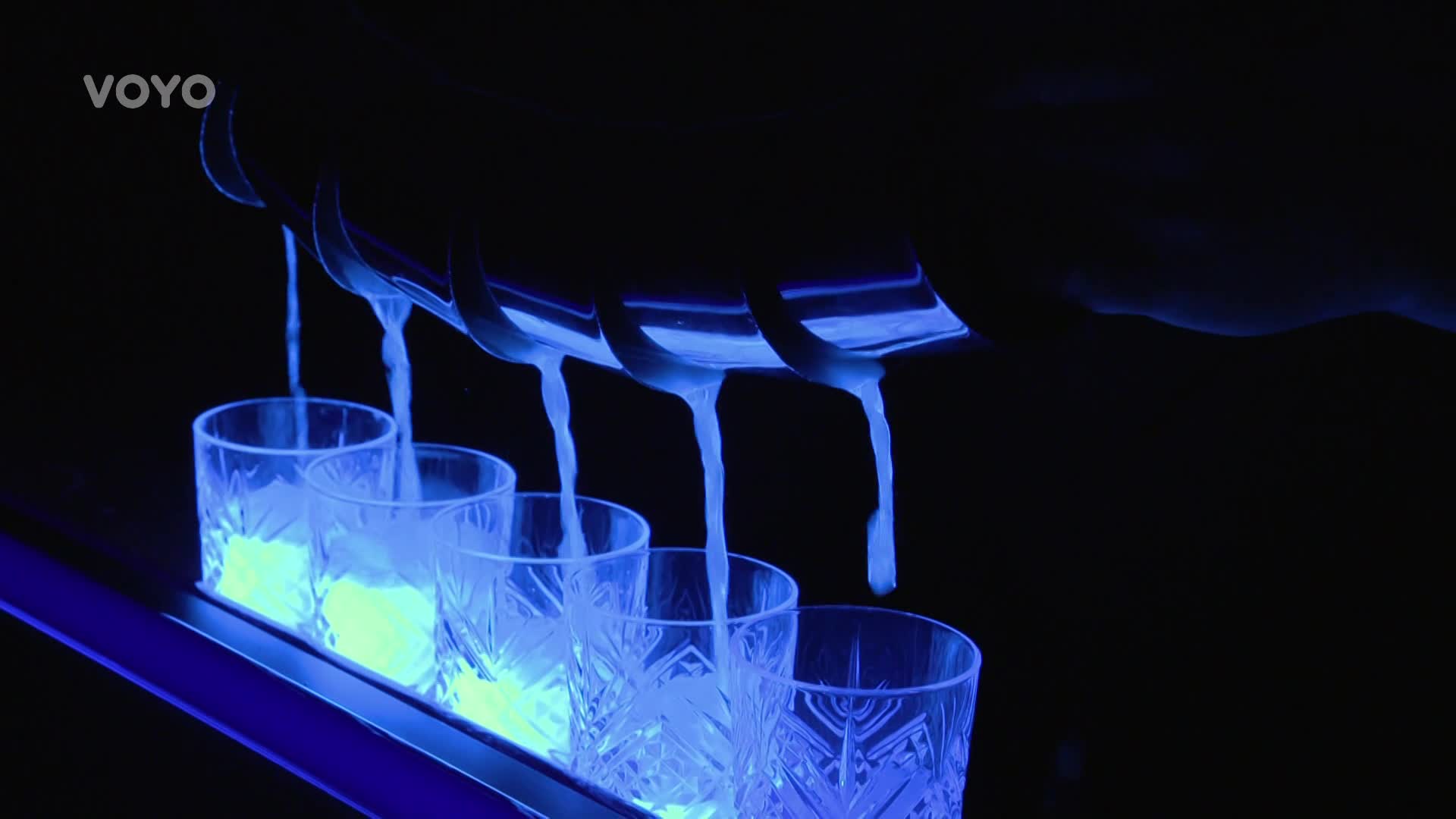 Dokonalé drinky a neuvěřitelná show: Nejlepší čeští barmani vám vyrazí dech!