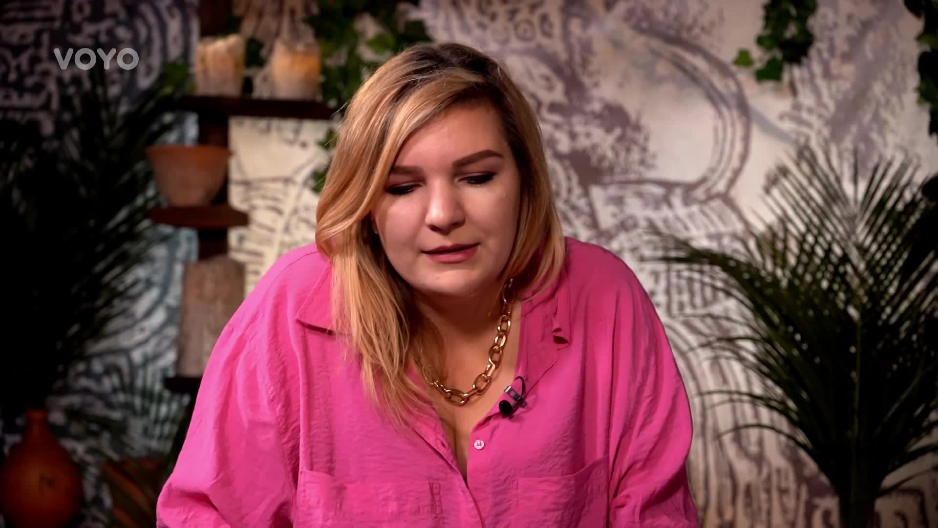 Dosud nezveřejněné záběry ze Survivor. Proč Vláďa spálí holkám spodní prádlo?