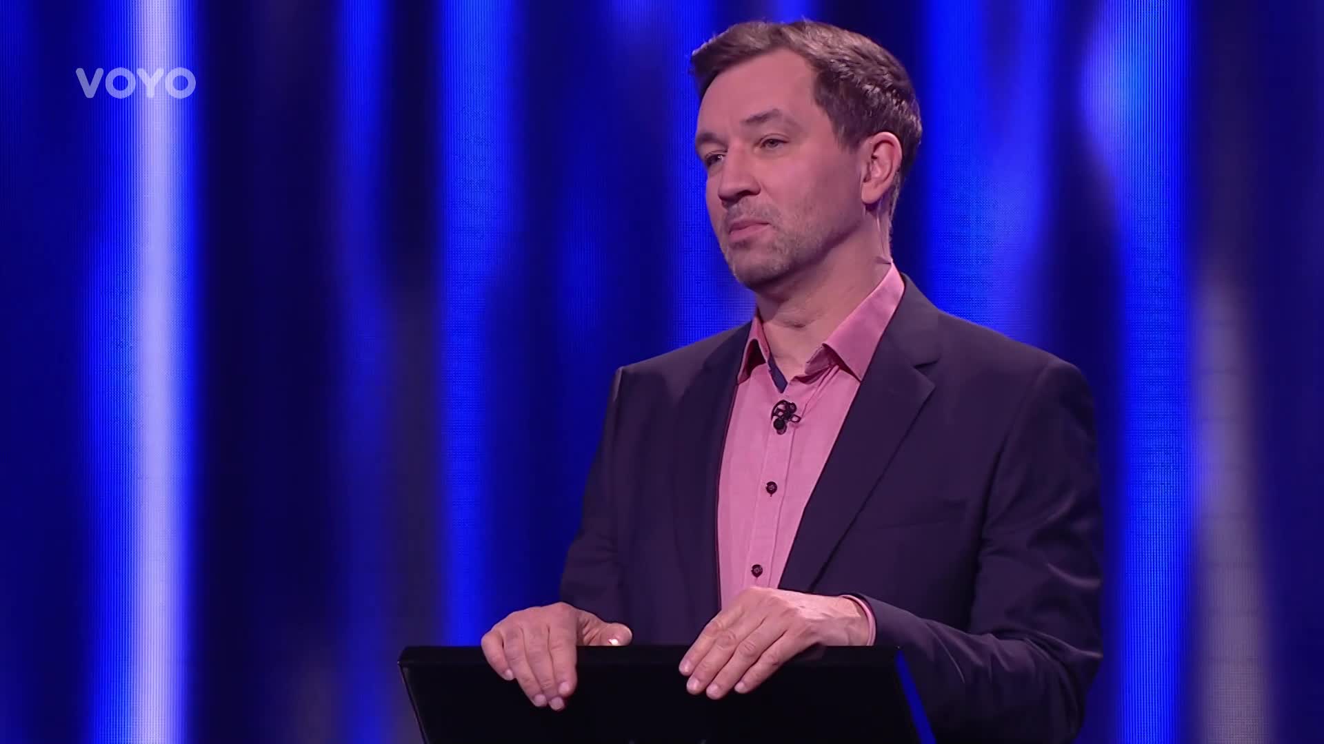 Co má herec Adamczyk společného se zlomeninami Evy Samkové a Matěje Rupperta?