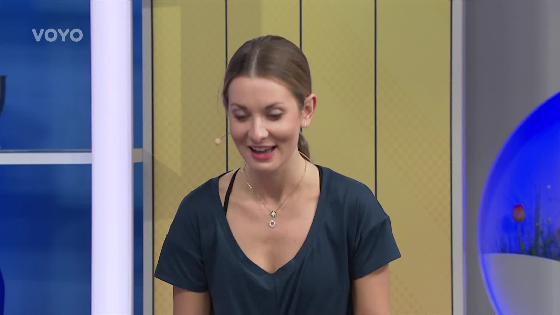 Jak cvičit s overballem? Díky této sestavě posílíte vnitřní stabilizační systém!