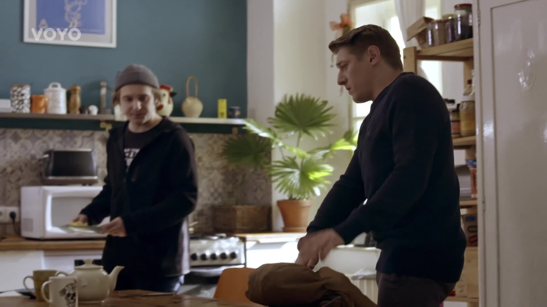 U Tomáše doma se nečekaně objeví jeho synovec! Co je na něm podezřelého?