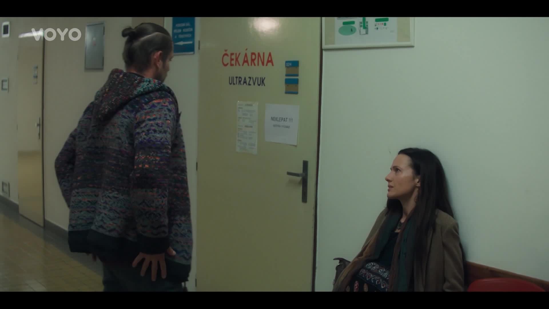 Přístup zdravotníků maminku i tatínka vyděsí! Proč budou  rodit doma?