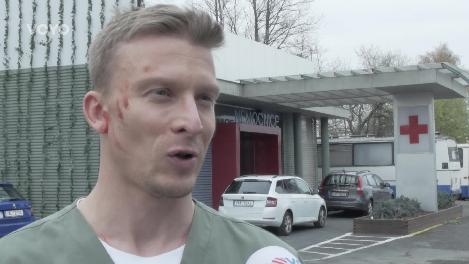 Smrt Rennera v Ordinaci! Proč je herec rád za nenávistné reakce diváků?
