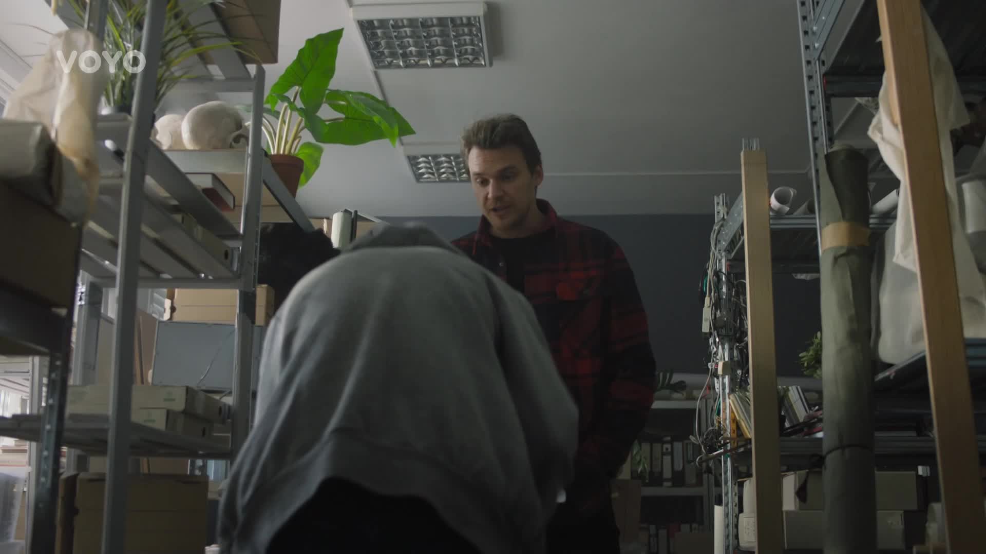 Student Petr má potíže. Jak se z něj Marek pokusí dostat informace?