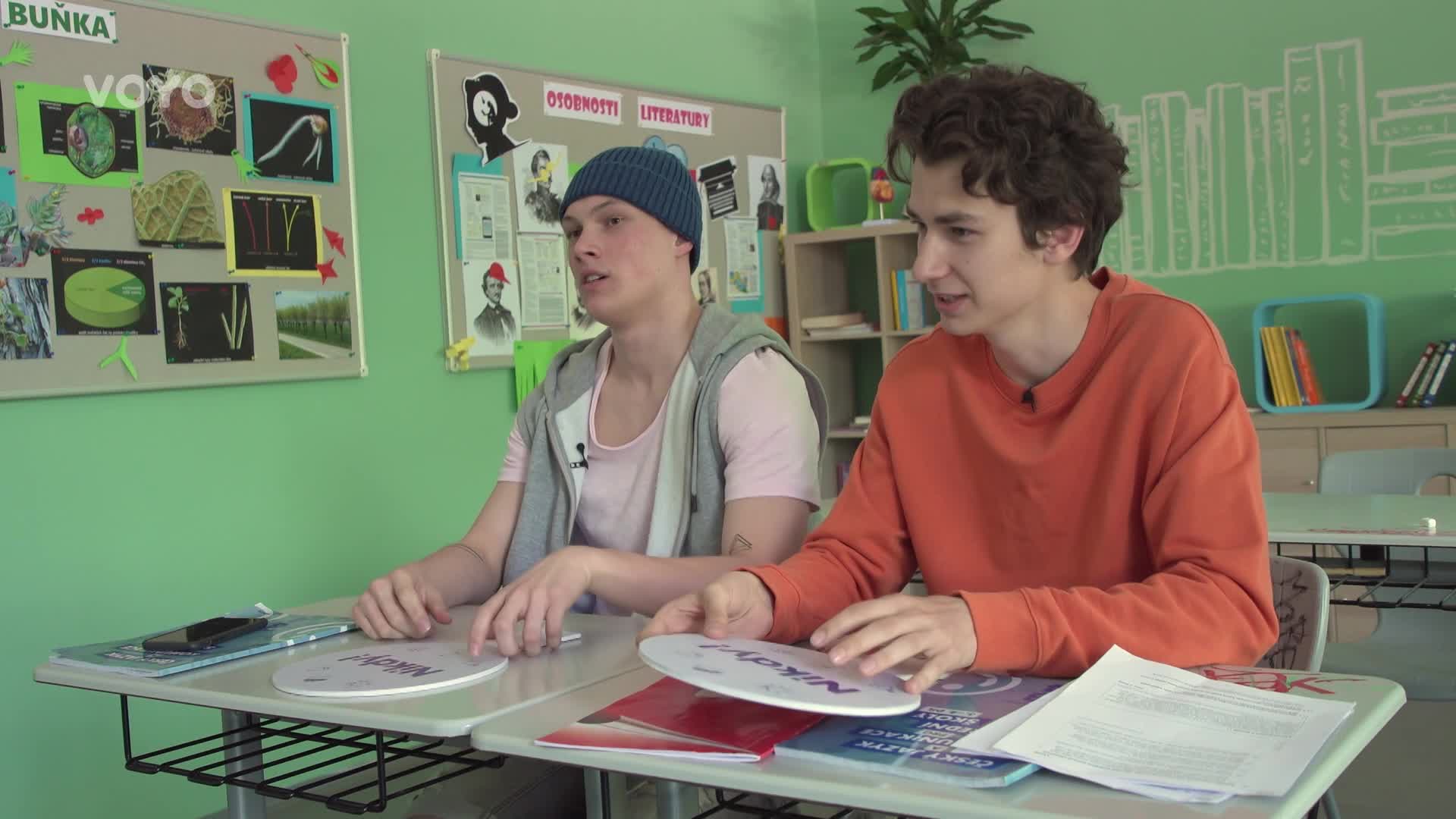 Přiznání herců z Pana profesora: Co provedli představitelé Charlieho a Martina?