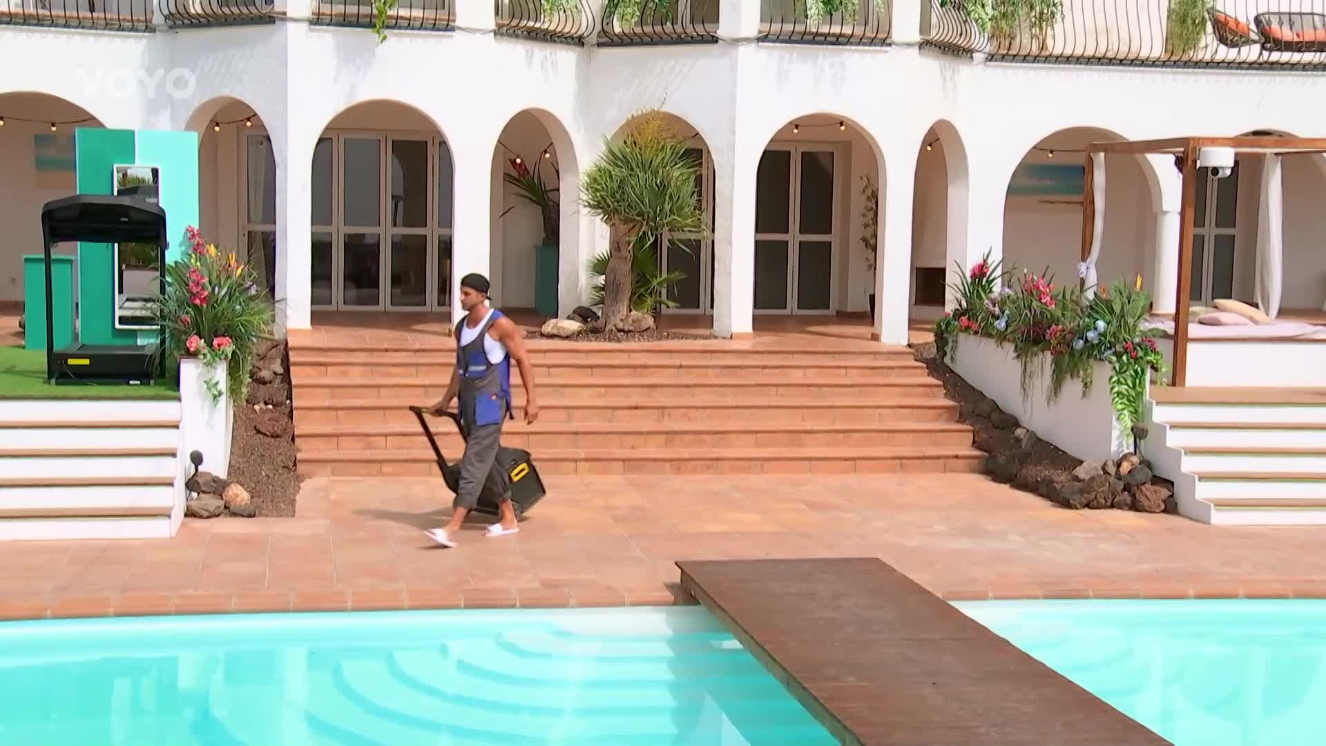 Sexy údržbář bazénů? Holkám se z nového bombshell tajil dech!