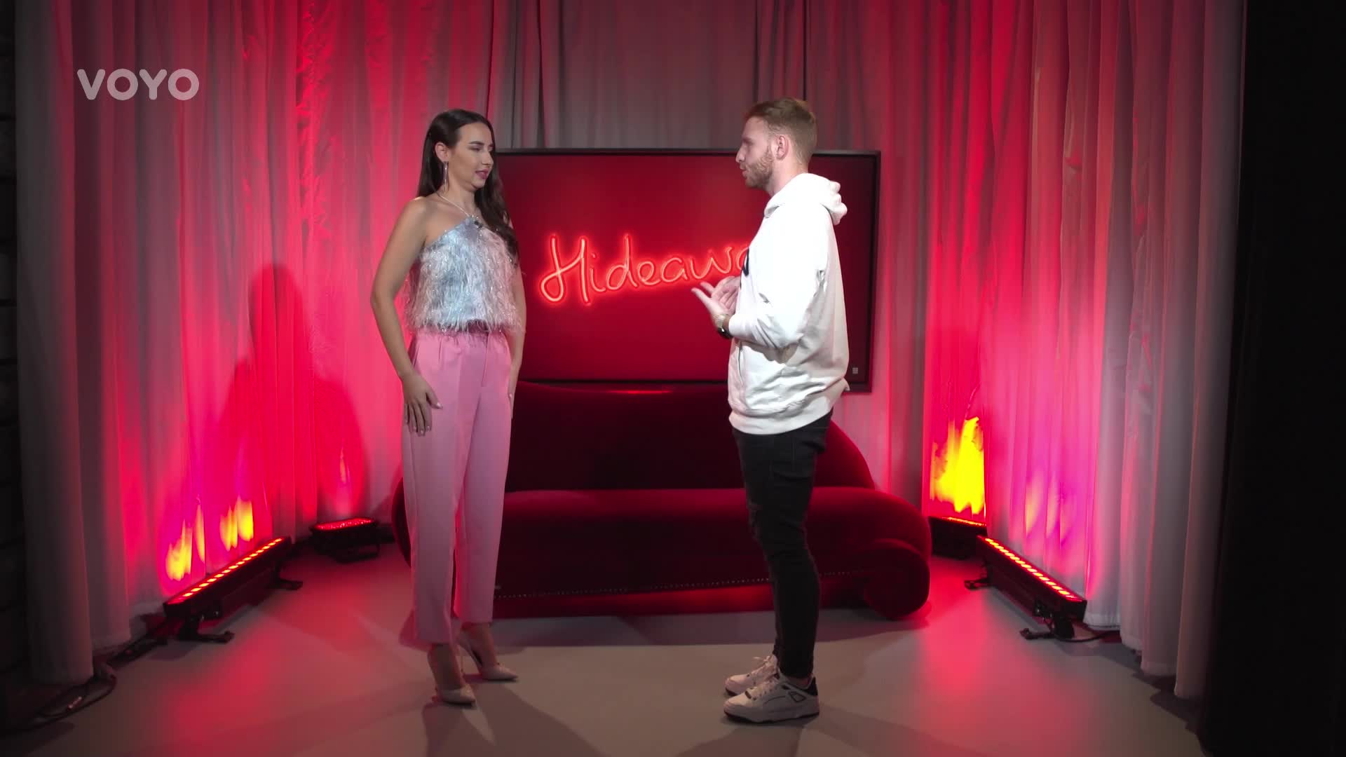 Rozvlňte boky s Vildou z Love Islandu 2021! Naučil nás za minutu Cha-chu?