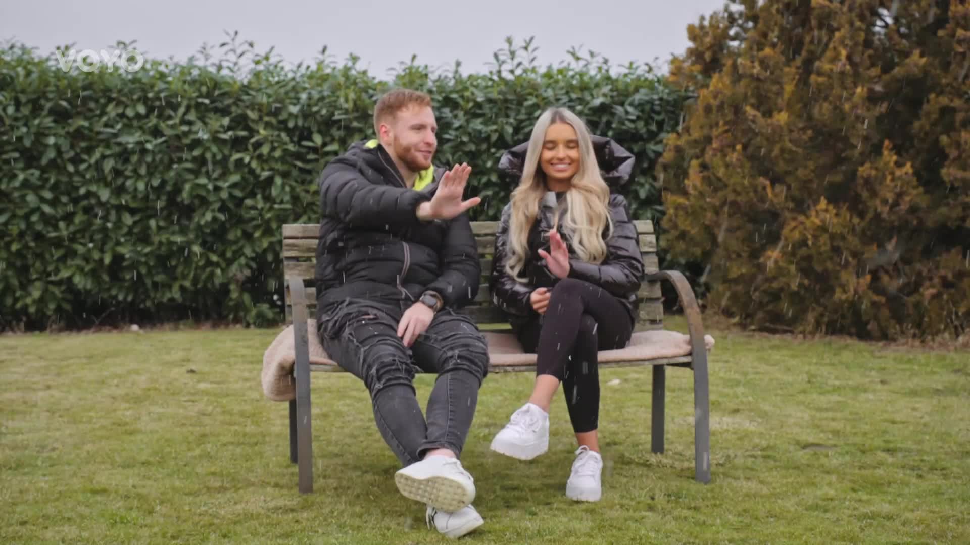 Za vším hledej Vildu! Sári a Sabi šly do Love Islandu na jeho popud