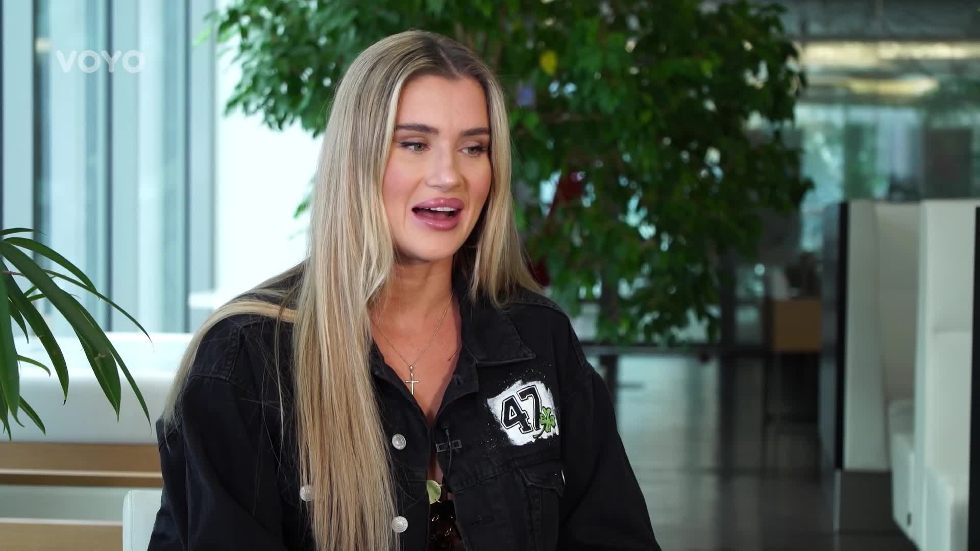 Profesionální tanečnice a hokejová žena. O titul Survivor 2023 zabojuje i křehká blondýnka Johana