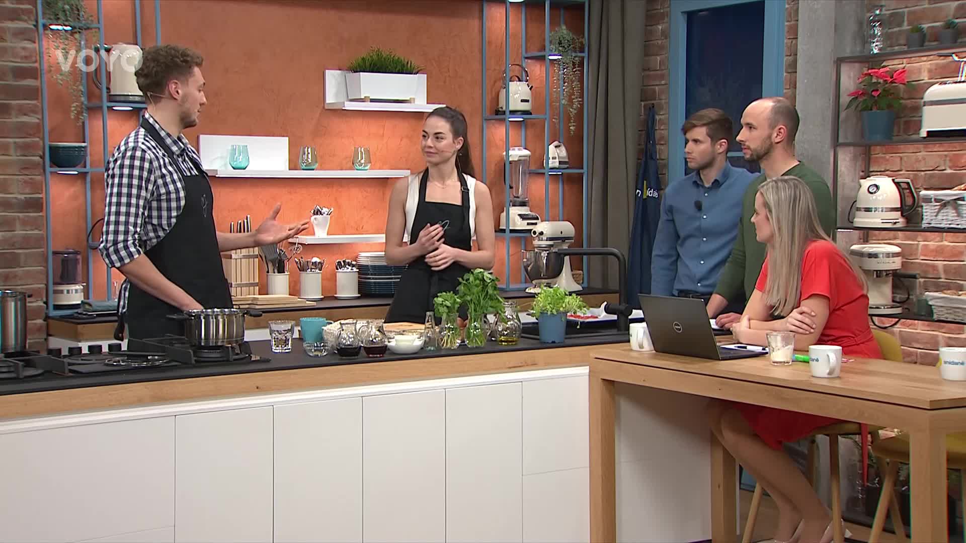 Slaná granola s pošírovaným vejcem? Betty a Vojta z MasterChefa 2022 ukázali, jak se to dělá!