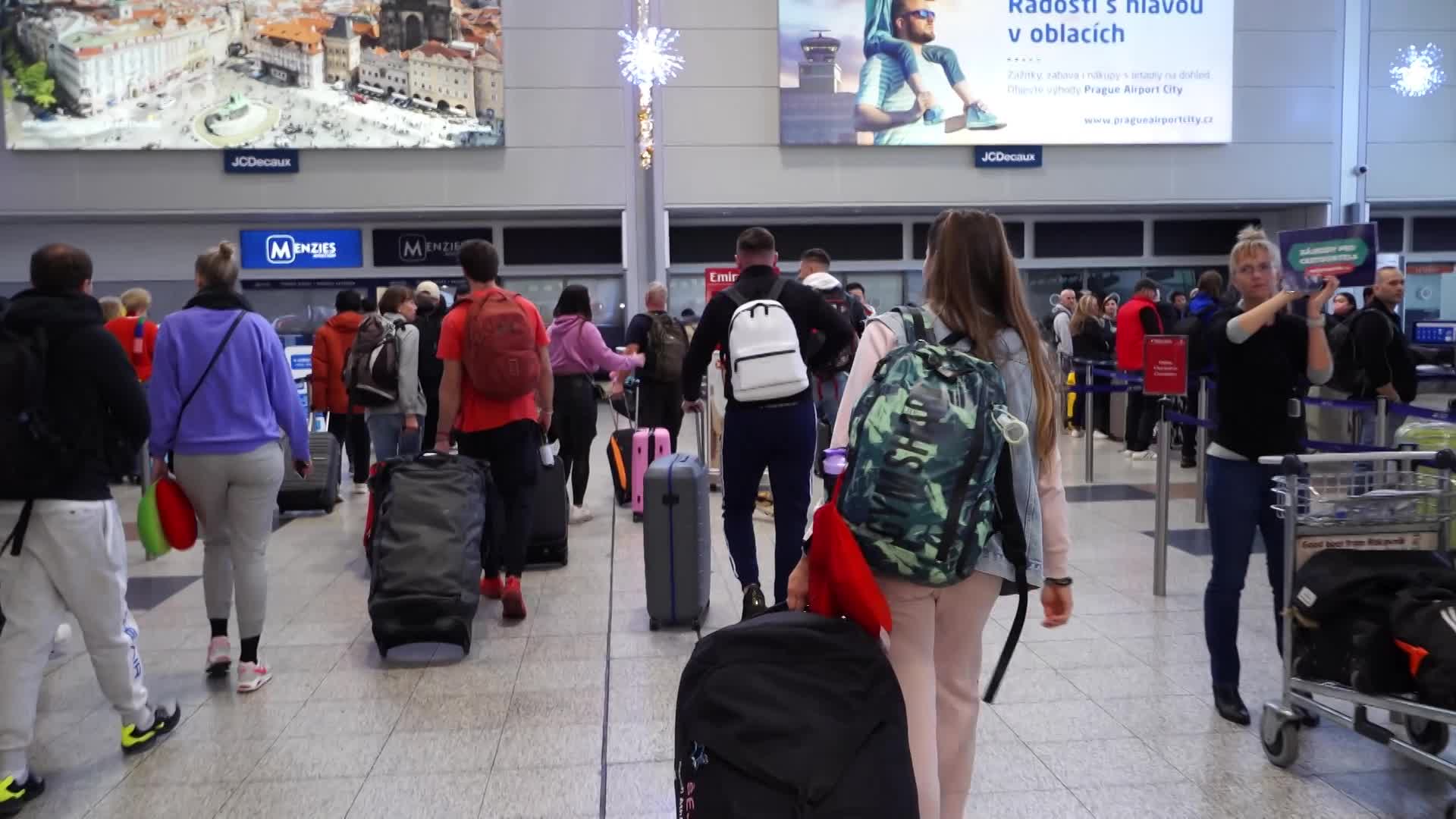 Poslední pivo i loučení s pejsky. Jak vypadal odlet soutěžících na Survivor 2023?