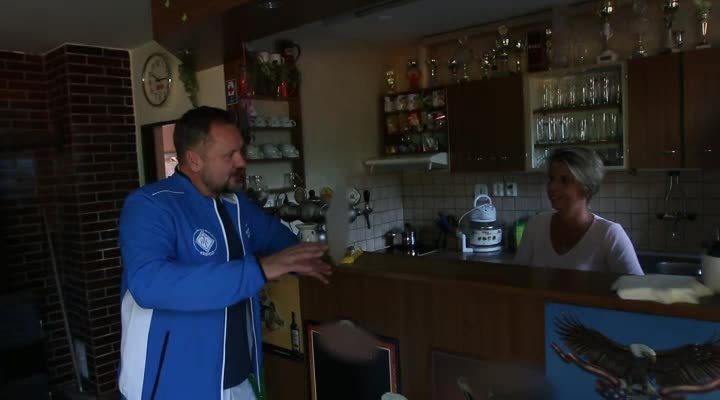 Exkluzivní REPORTÁŽ: Porotce Kalina jako čertík a tenista! S manželkou odhalují perličky ze soukromí