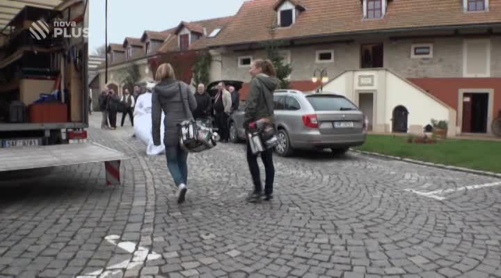 Exkluzivní pohled do zákulisí natáčení svatby Babákové a Boba! Tohle jinde neuvidíte.