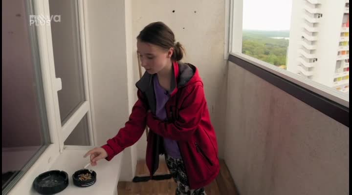 VIDEO: Nezletilá manželka má dítě se čtyřicátníkem! A v náhradní rodině to nezvládá...