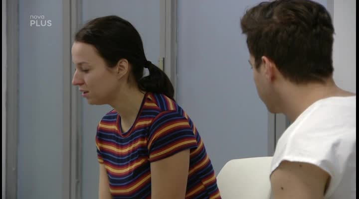 Ukázka z Ordinace: Jonáš lituje tu, co jim ničí život. Denisa ho přitahuje a on jedná
