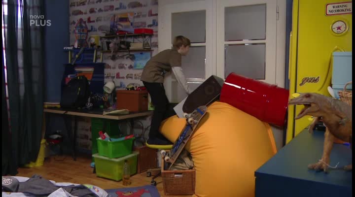 VESELÉ VIDEO: Hugo dává strejdovi zabrat. S čím se ráno probere na čele? A to je začátek
