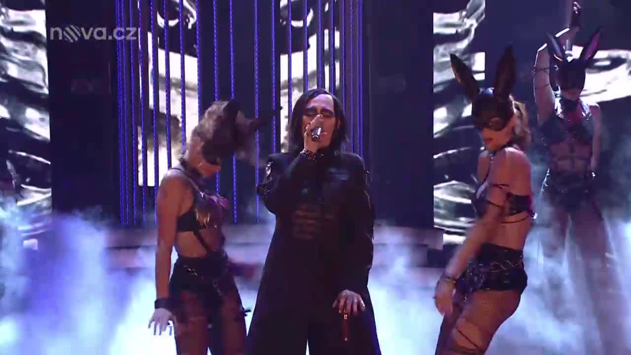 Debbi jako Marilyn Manson