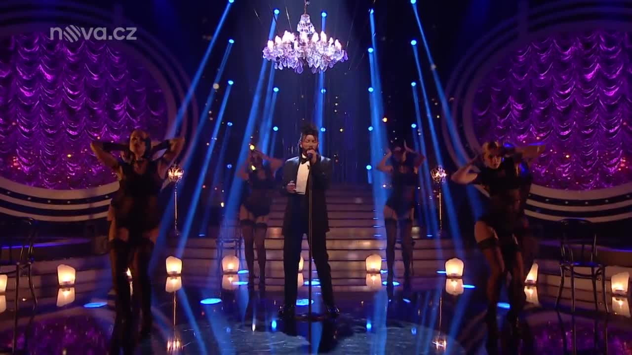 Debbi jako The Weeknd – Earned It