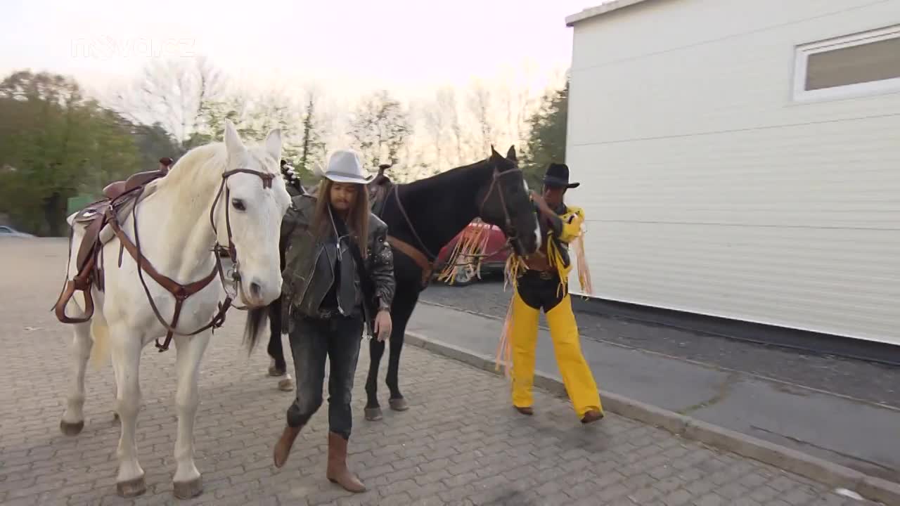 Robert Urban a Zuzana Norisová jako Billy Ray Cyrus a Lil Nas X – Old Town Road